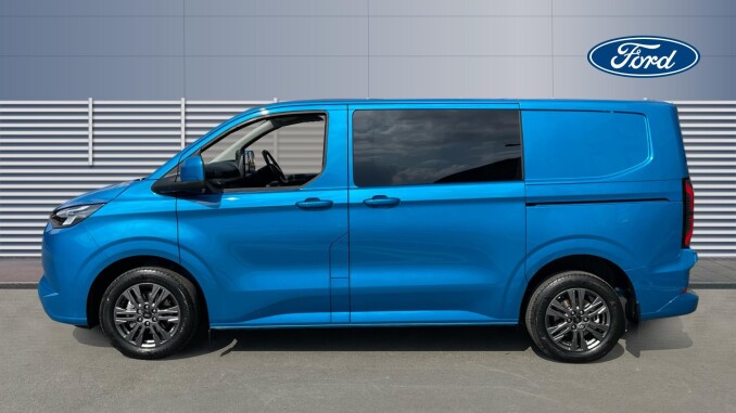 Ford Transit Custom E-320 L1 Rwd 160kW 71kWh H1 Double Cab Van Limited Auto - Image 4